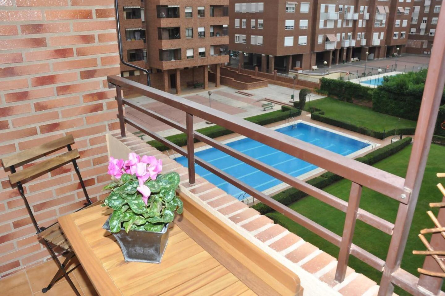 Apto La Estambrera I I Wifi Y Aire Acondicionado Logroño Exterior foto